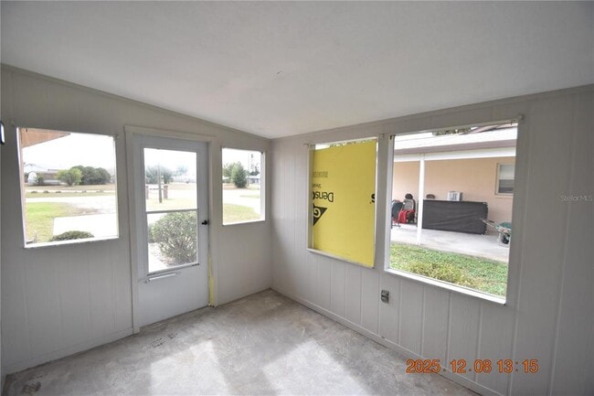 Building Photo - 705 2nd Ave NW