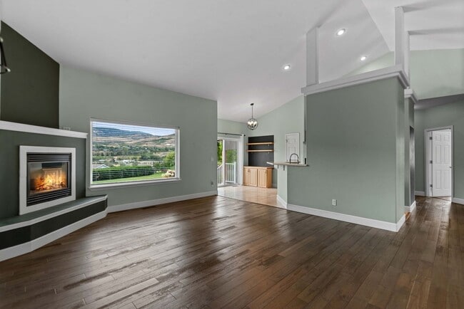 Building Photo - Beautiful Aspen Shores Home – 3 Bed, 1.75 ...