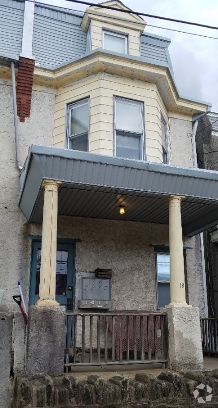 Building Photo - 19 W Abington Ave