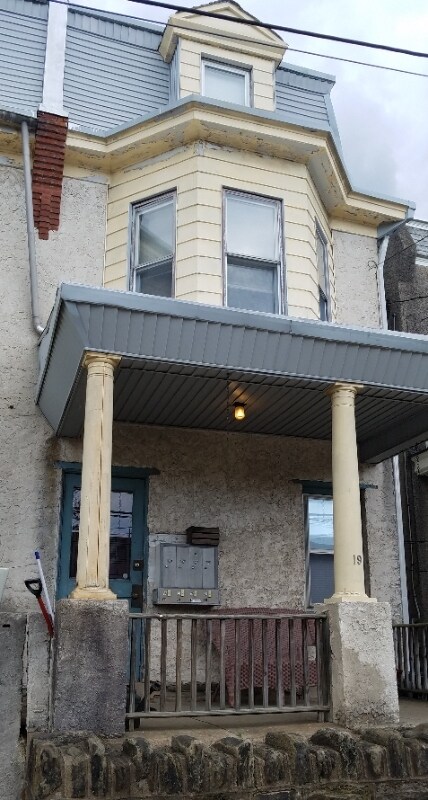Primary Photo - 19 W Abington Ave