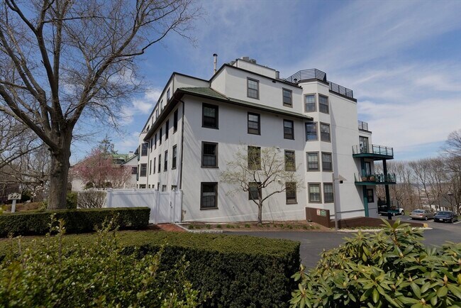 Building Photo - 227 Summit Ave