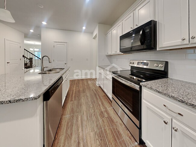 Building Photo - 5825 Hampton Creek Rd