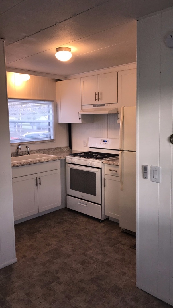 Building Photo - Nicely remodeled two bedroom one bath mobi...