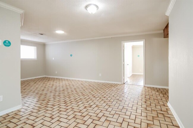 Building Photo - 6407 Oaknut Dr