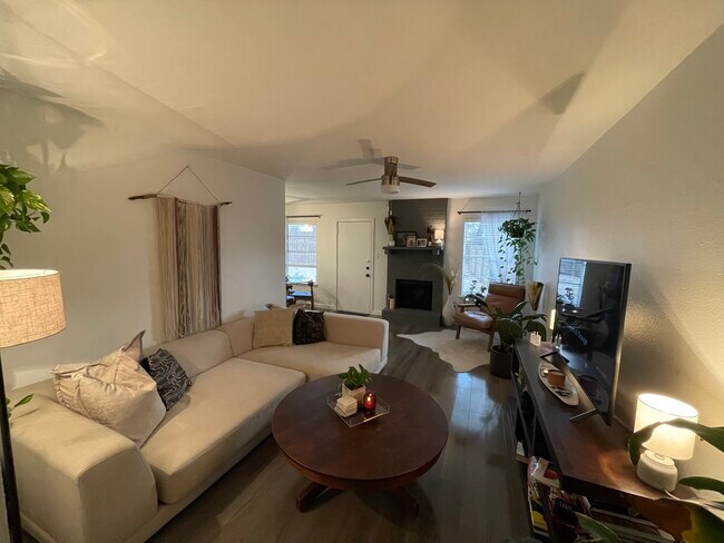Foto del edificio - 2403 Burleson Ct