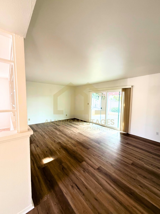 Building Photo - 1733 Julie Cir