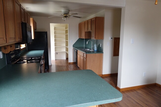 Kitchen - 503 N Chestnut St