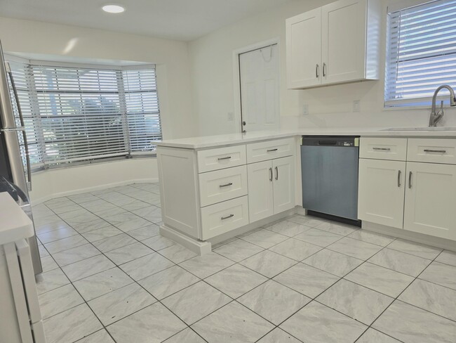 Building Photo - 800 Ibis Way