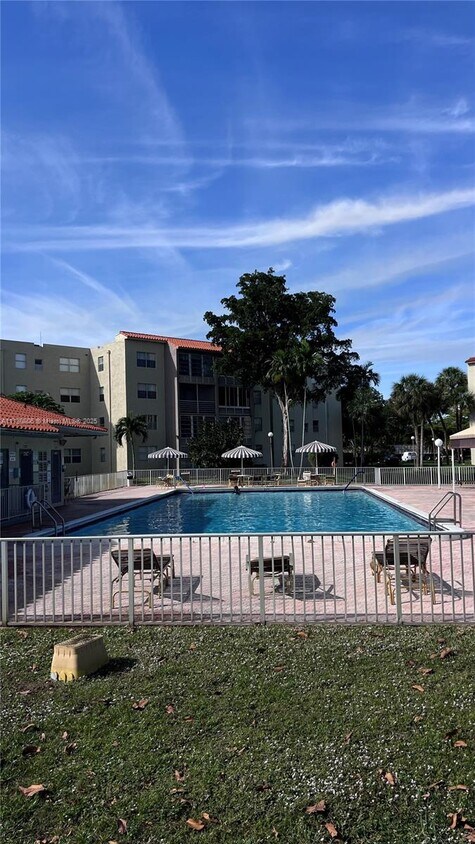 Foto principal - 1800 N Lauderdale Ave