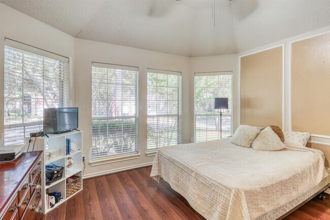 Foto del edificio - 506 Taskwood Dr