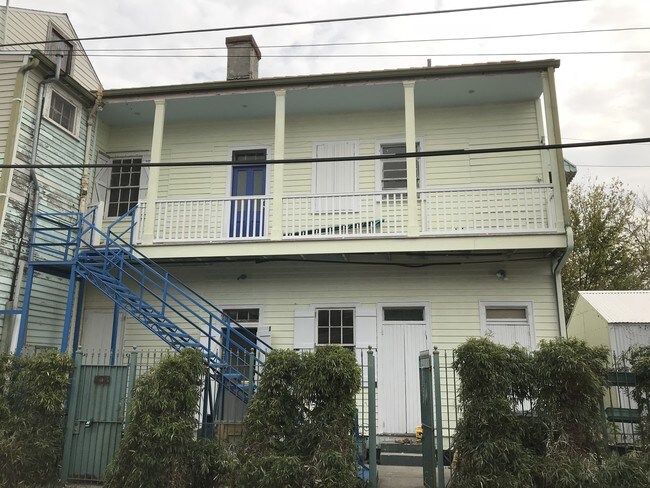 Building Photo - 1142 Marais St
