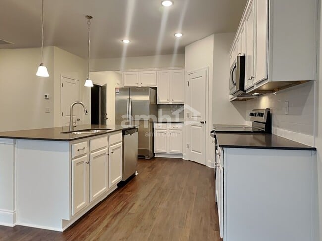 Building Photo - 5500A Farm Pond Ln