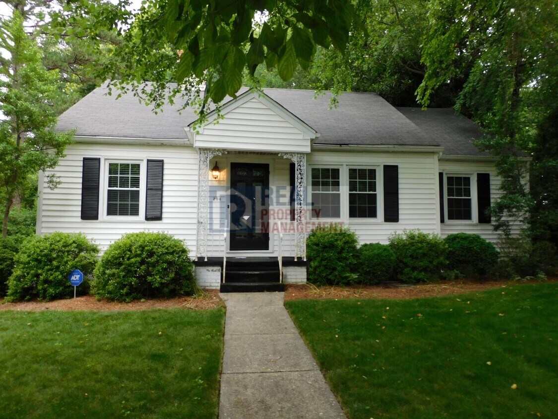 Foto principal - Irving Park Cottage 3BR/1.5BA w/1-Car Gara...