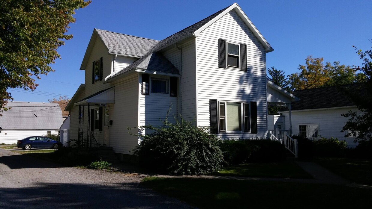 Primary Photo - 422 N Gilbert St