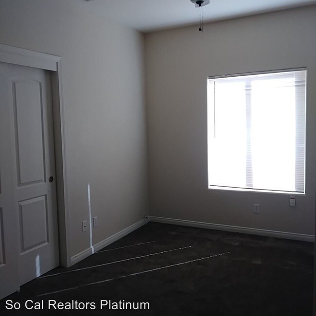 Building Photo - 10720 N Garibaldi Dr