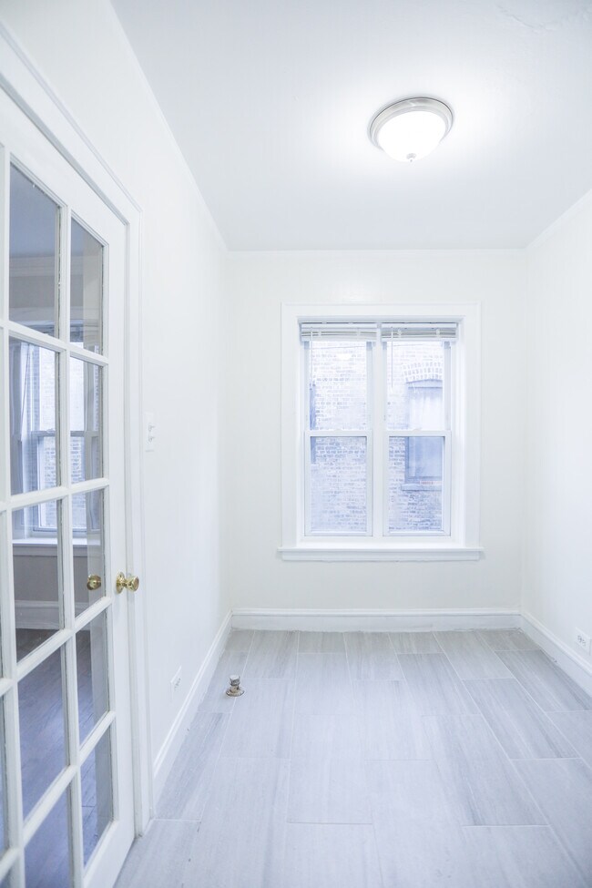 Foto del edificio - 5051 N Glenwood Ave