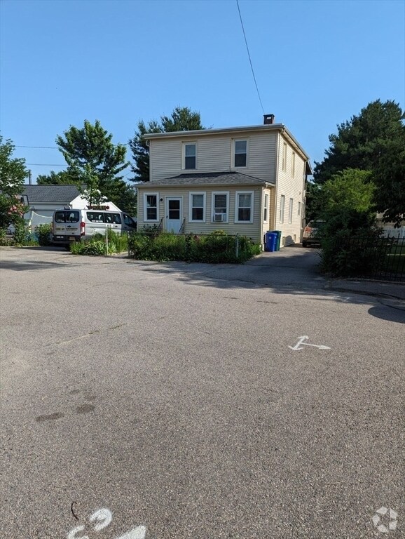 Lonicut Condos under 2,000 Attleboro, MA 1 Rentals