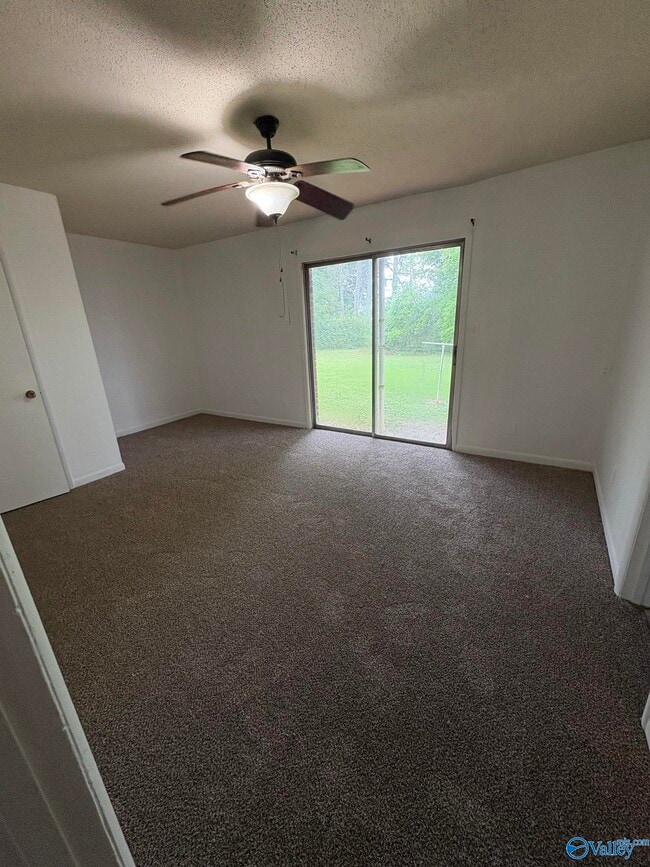 Building Photo - 210 Cloverleaf Dr