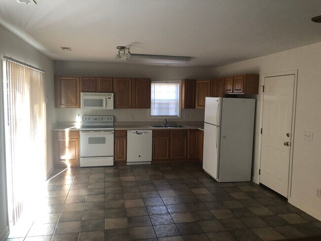 Building Photo - 3 Bed 2 Bath Brick Single Family Home