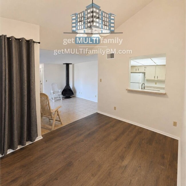 Building Photo - 903 S Casitas Dr