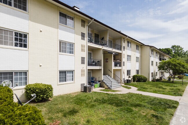 Foto del edificio - Portfolio of 8 Residential Condos