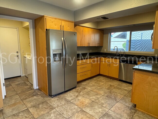 Building Photo - 4040 E Larkspur Dr