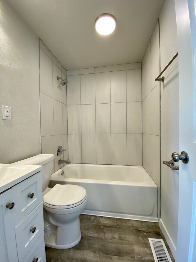 Foto del edificio - 1033 Juneau St