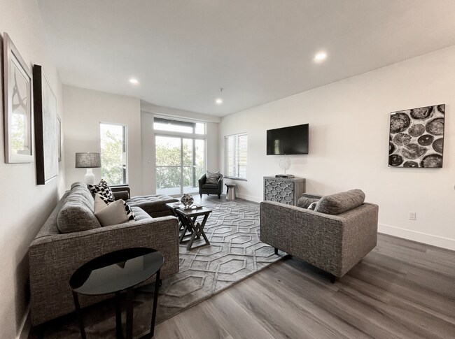 Foto del edificio - 3781 Klindt Dr. Duplex