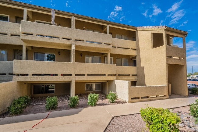 Building Photo - Ready to Move In - Two Bedrooms!