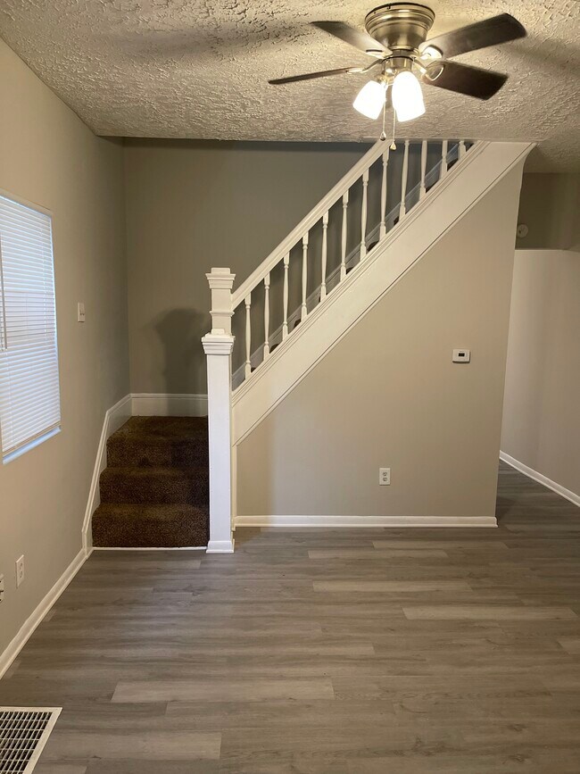 Building Photo - 1010 W 27th St