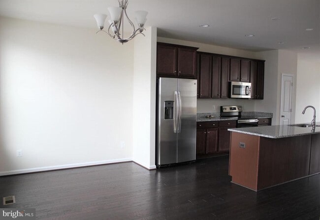 Building Photo - 117 Sequoia Dr