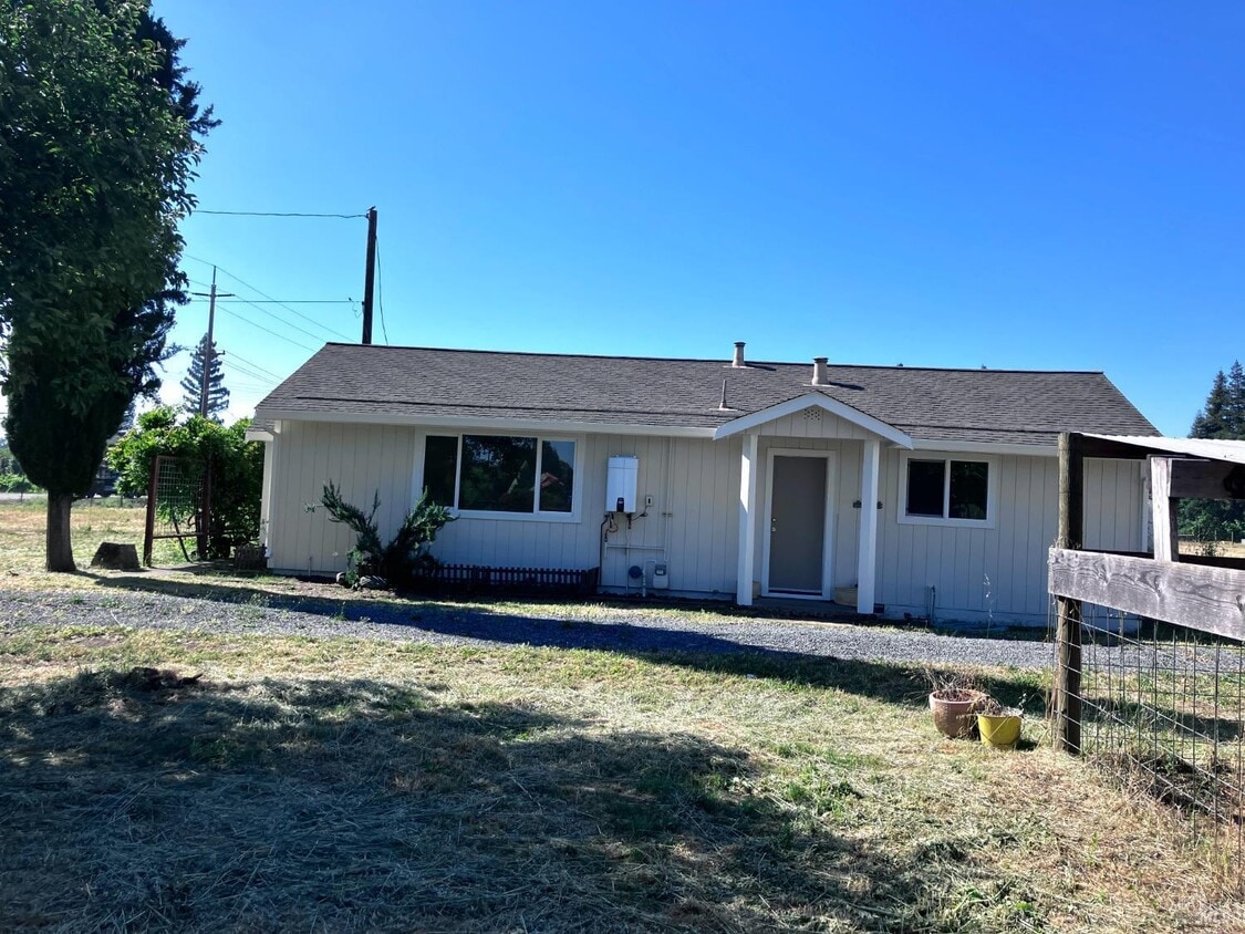 Primary Photo - 13419 Healdsburg Ave
