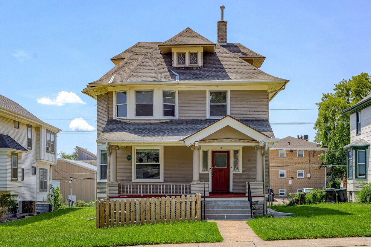 Primary Photo - Blackstone Duplex