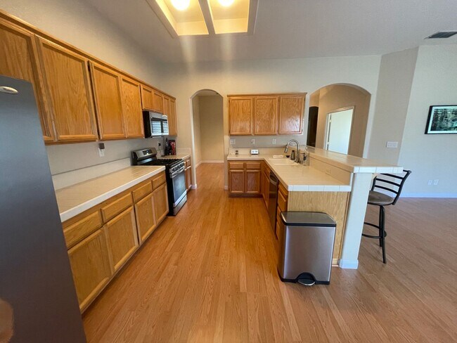 Foto del edificio - Gorgeous Single Story 3bed/2 bath in West Sac