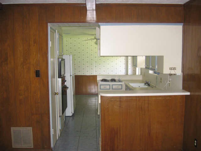 Foto del edificio - 330 N Forest Blvd