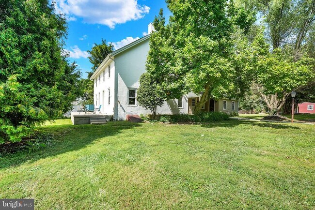 Foto del edificio - 211 Gale Ln
