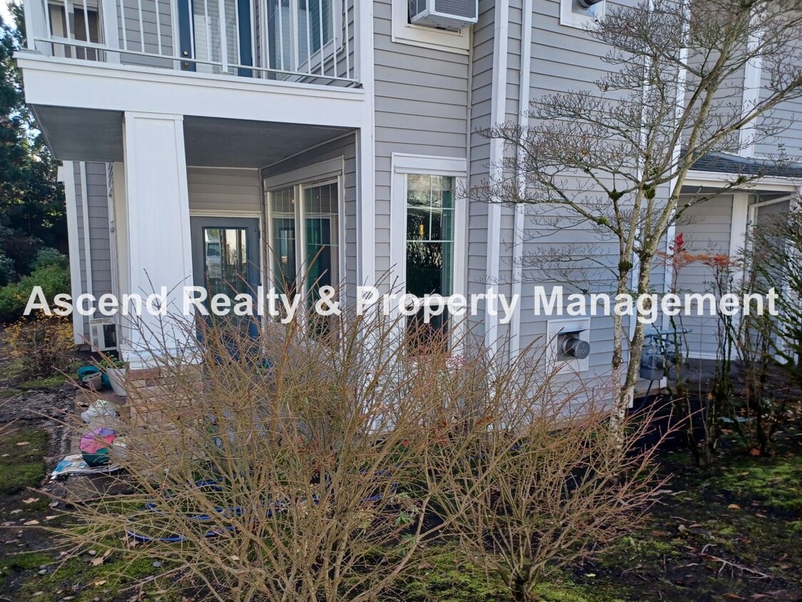Primary Photo - Available Now! Ground Level/No Steps 2bed/...