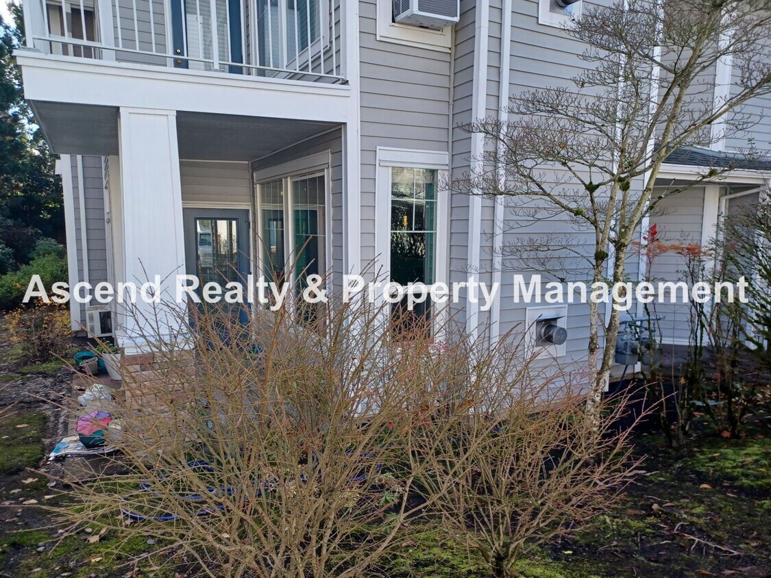 Foto principal - Green Living~Available Now! Ground Level/N...