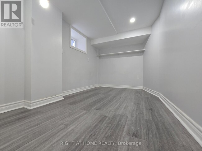 Building Photo - 984 Ossington Ave