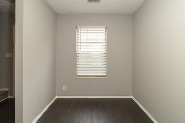 Foto del edificio - 9157 Cedarpark Ln NW