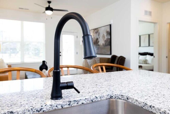 Foto del edificio - 2023 W Iris Dr SE