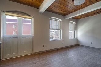 Building Photo - 47 Flat St