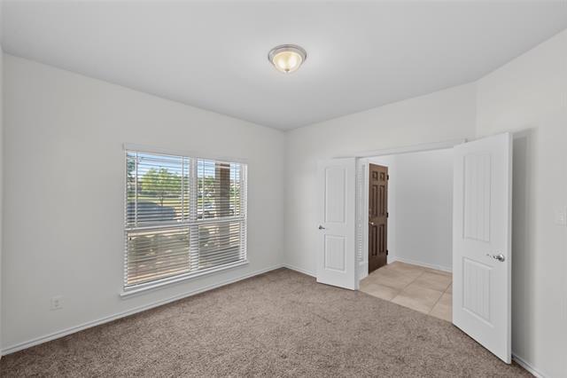 Building Photo - 1916 Henderson Dr