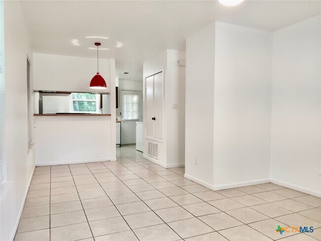 Building Photo - 107 1st St