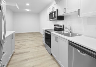 Building Photo - 3018-3169 169 St SW