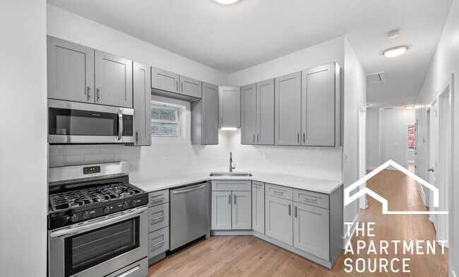 Building Photo - 2421 N Clybourn Ave