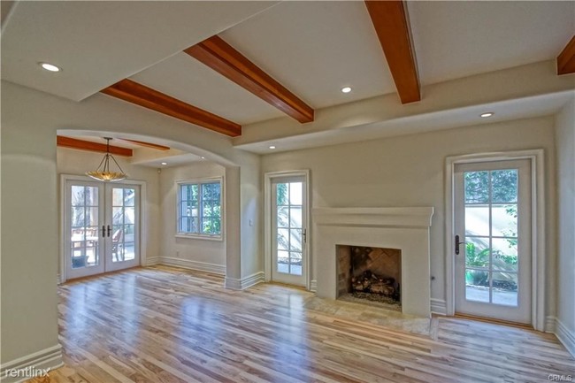 Building Photo - 4 br, 3.5 bath House - 3236 Via La Selva
