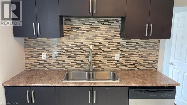 Building Photo - 1544 King St E