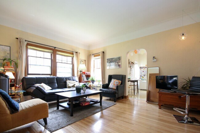 Foto del edificio - 4011 Quail Ave N