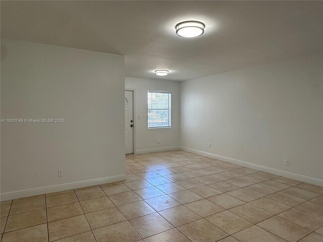 Building Photo - 5841 SW 36th Ct